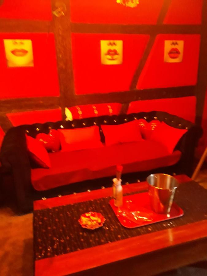 Le Rouge Et Noir Barr