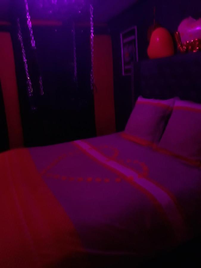 Le Rouge Et Noir Apartment