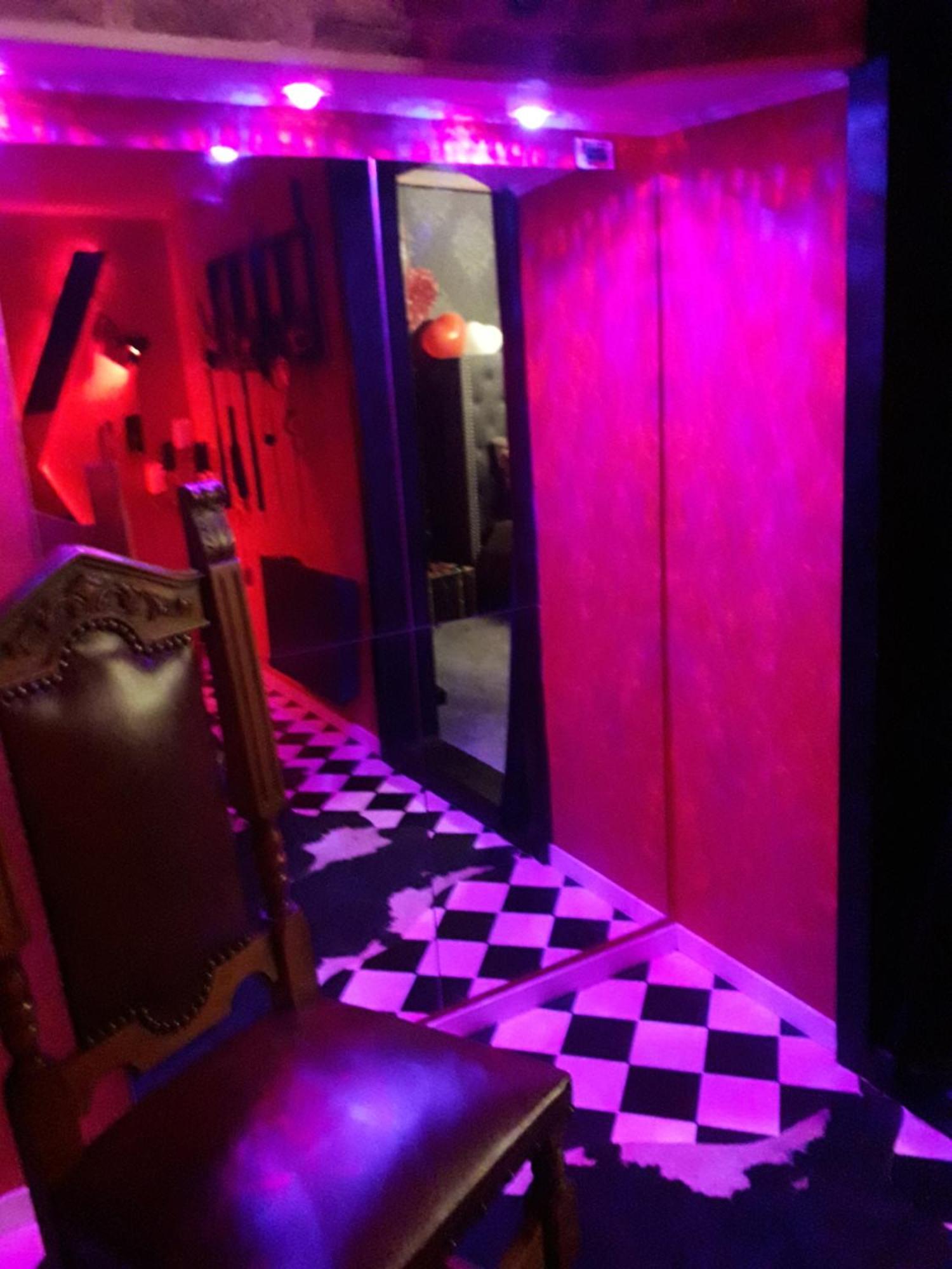 Le Rouge Et Noir Apartment