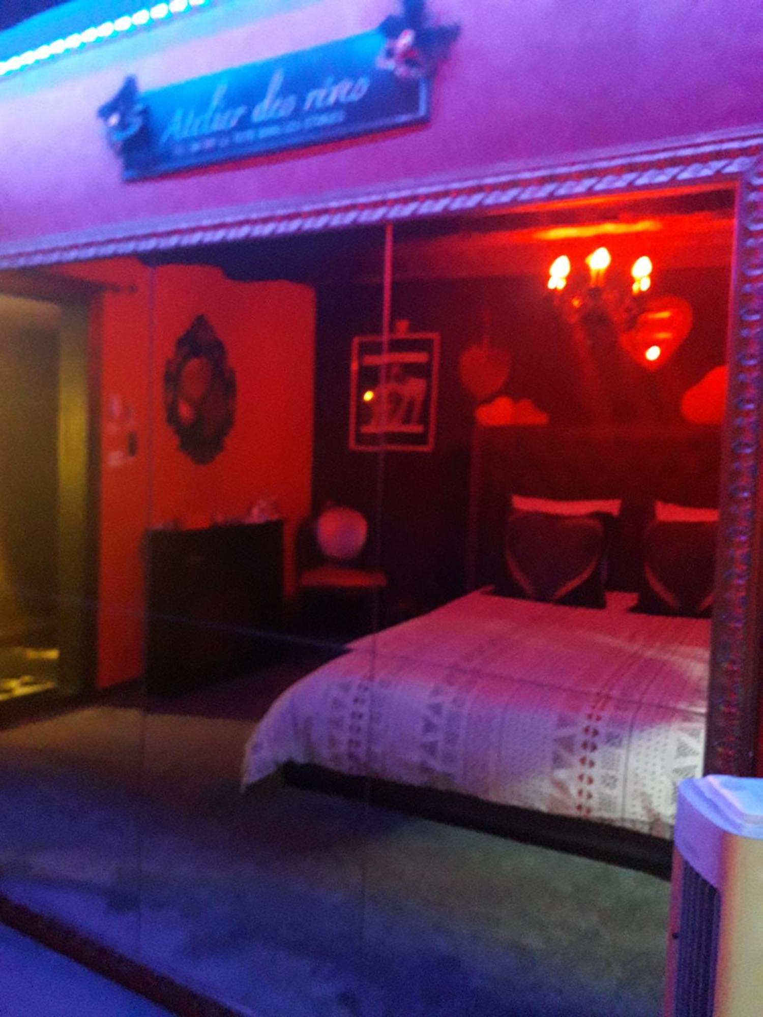 Le Rouge Et Noir Apartment