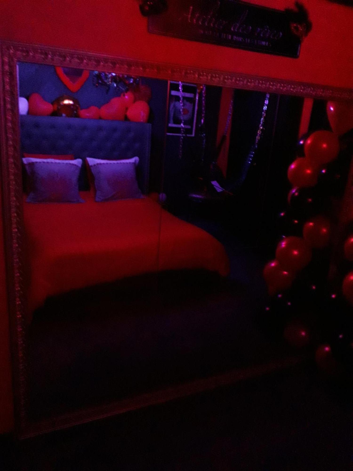 Le Rouge Et Noir Apartment