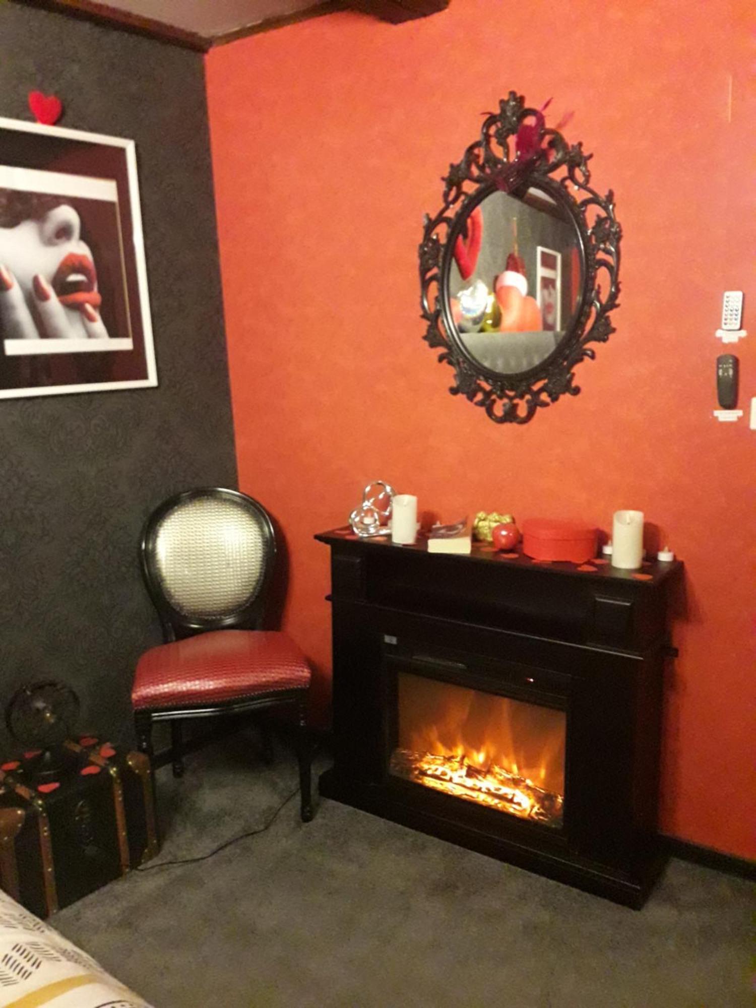 Le Rouge Et Noir Barr